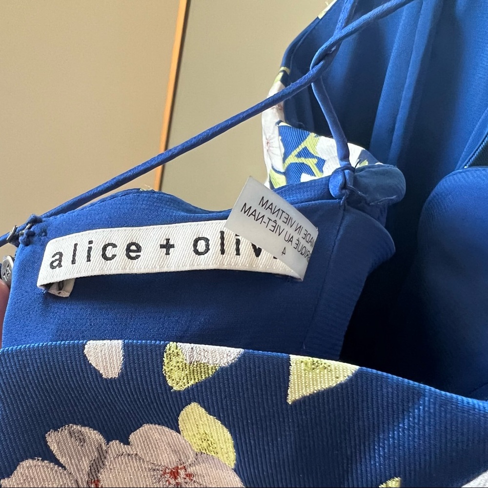 🍉Alice + Olivia Tayla Blue/White Floral Mini Dress Lantern Structured - Picture 3 of 12